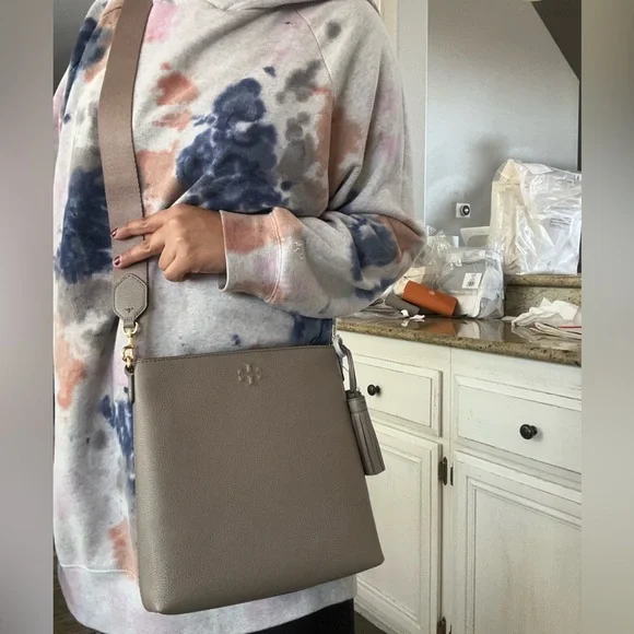 New Tory burch Thea swingpack crossbody/shoulder bag tiramisu color - Picture 11 of 11